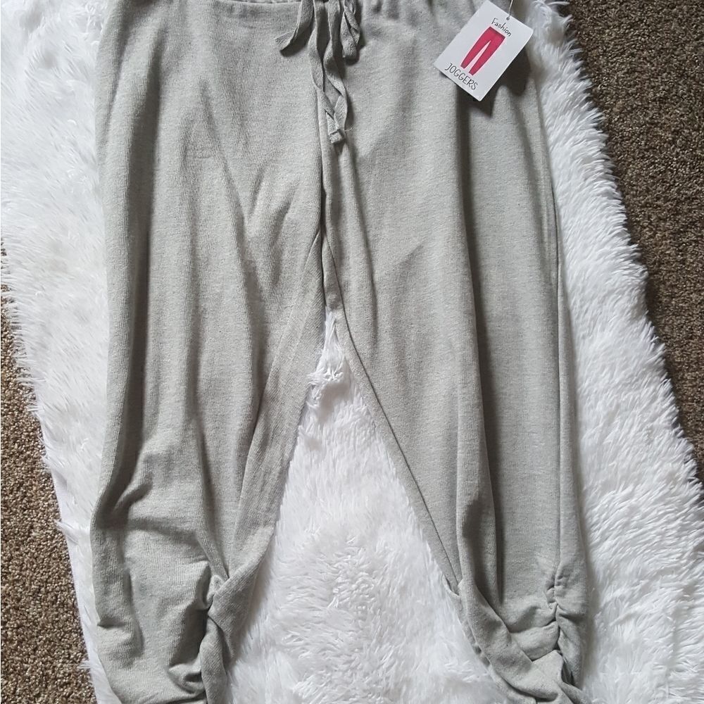 Bobbie Brooks Gray Joggers Sweatpants scrunched ankles Size Large New with tags